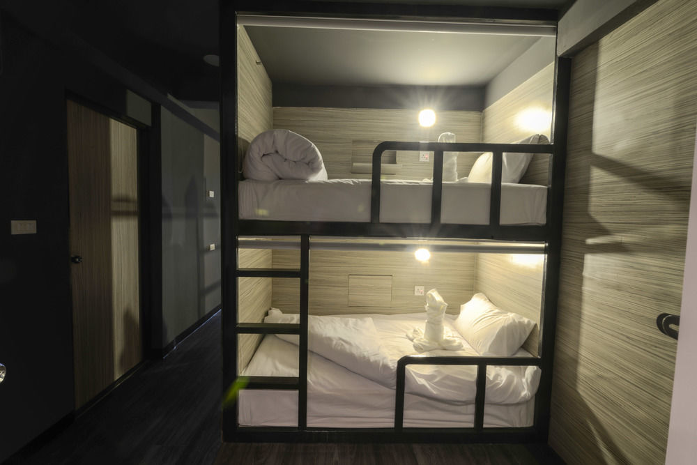 MonkeyNap Hostel Bangkok Buitenkant foto