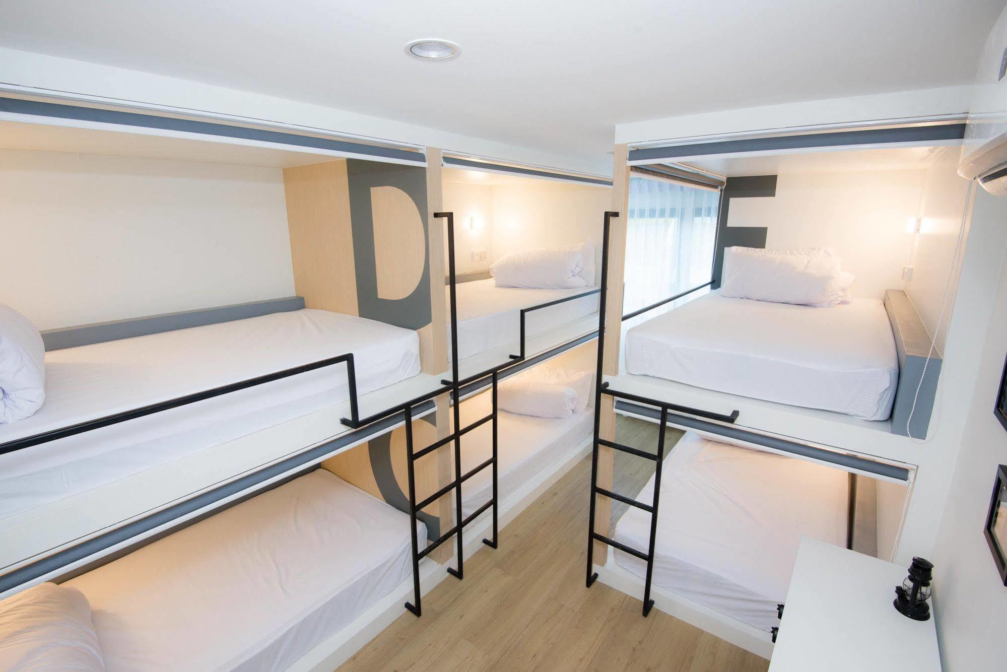 MonkeyNap Hostel Bangkok Buitenkant foto