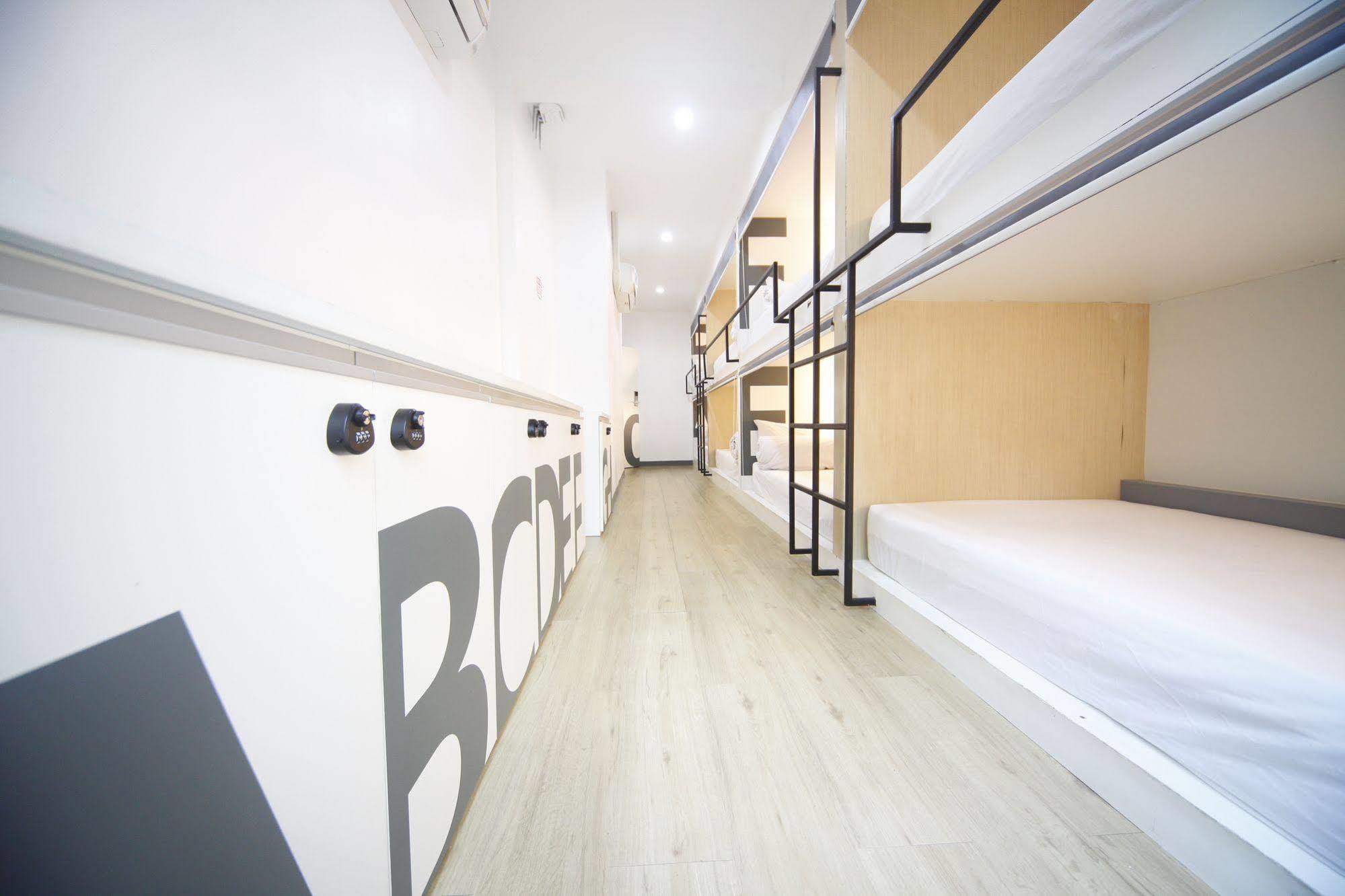 MonkeyNap Hostel Bangkok Buitenkant foto