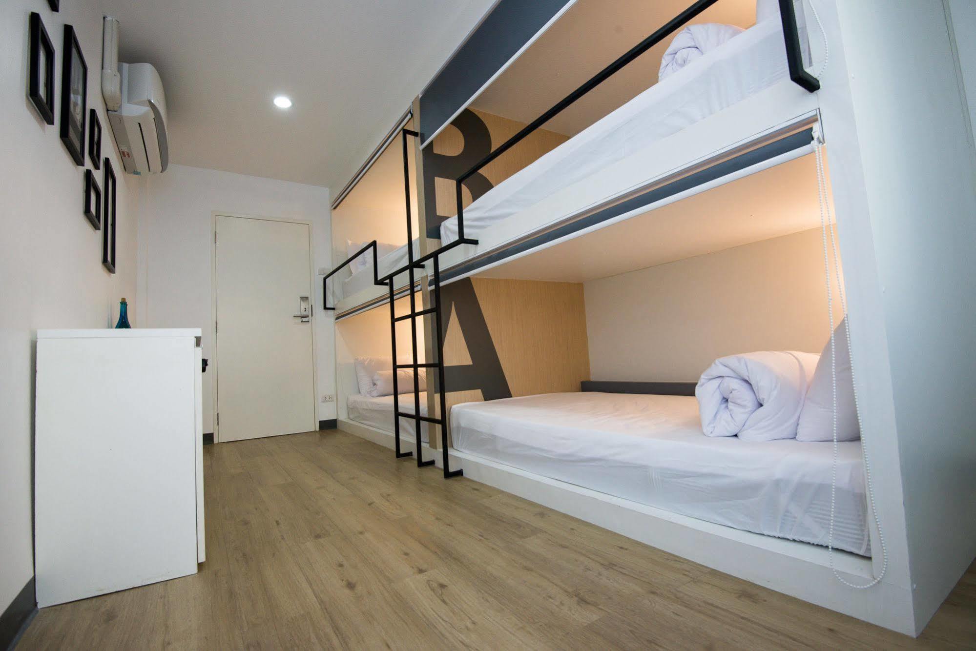 MonkeyNap Hostel Bangkok Buitenkant foto